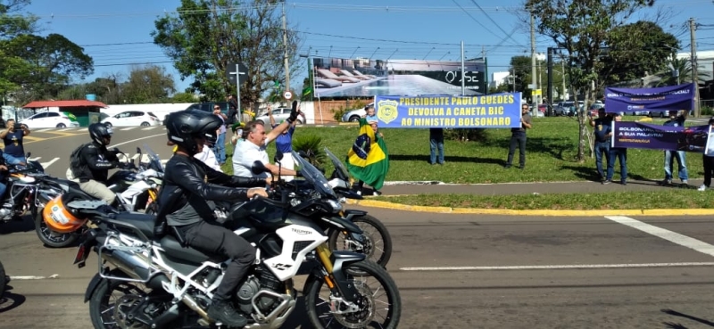 Protesto do SINPRF-MS marca passagem de motociata do presidente Bolsonaro na capital