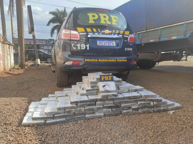 PRF apreende 242 Kg de cocaína em Ivinhema (MS)