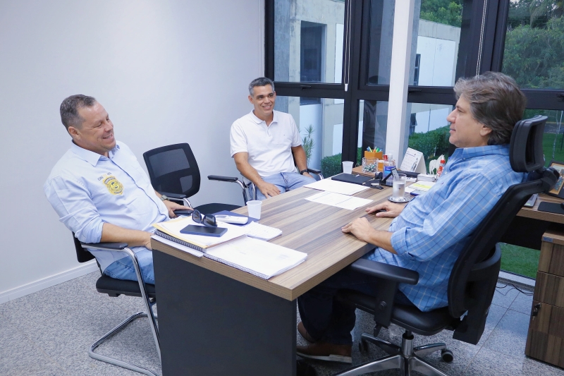 SinPRF/MS debate segurança pública com deputado estadual Pedro Caravina