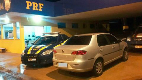 PRF recupera carro furtado em São Paulo com placas “clonadas” em Água Clara
