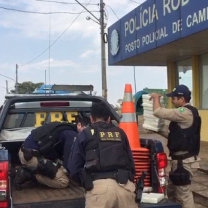 Polícia Rodoviária apreende 300kg de cocaína em cabine de caminhão