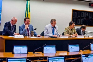 PGPE e mais 15 carreiras, entre elas os administrativos da PRF, firmam acordo no Planejamento