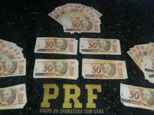 Mais de R$ 8 mil em notas falsas são apreendidos pela PRF na BR-267