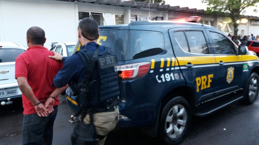 PRF participa de operação contra o tráfico de drogas em Curitiba